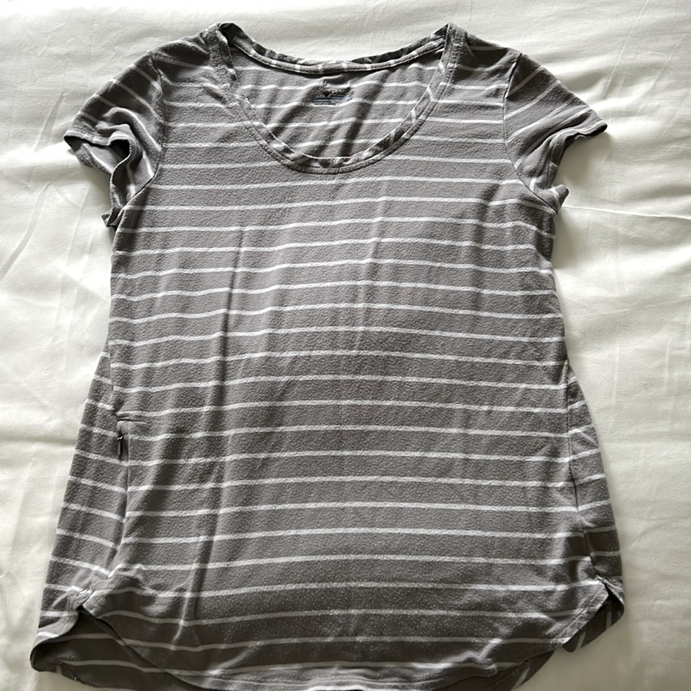 Columbia women’s stripe gray shirt
